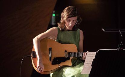 Mary Halvorson, en un momento de su concierto. 