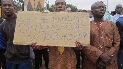 Una marcha en apoyo a la intervenci&oacute;n militar contra Boko Haram, esta semana en Yaound&eacute;, Camer&uacute;n. 