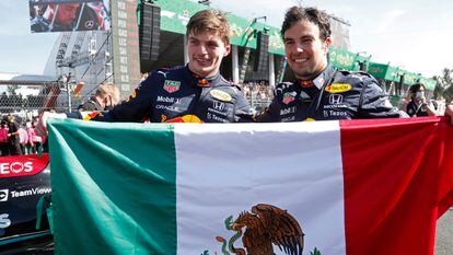 Verstappen, líder del Mundial de Fórmula 1, junto a Checo Pérez.