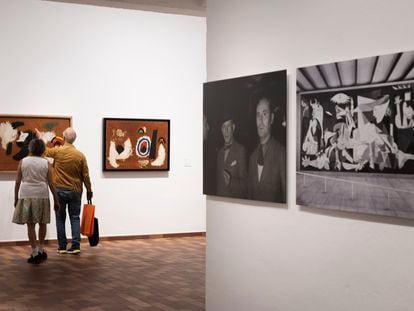 Una sala de l'exposició 'Miró-Picasso' a la Fundació Miró.