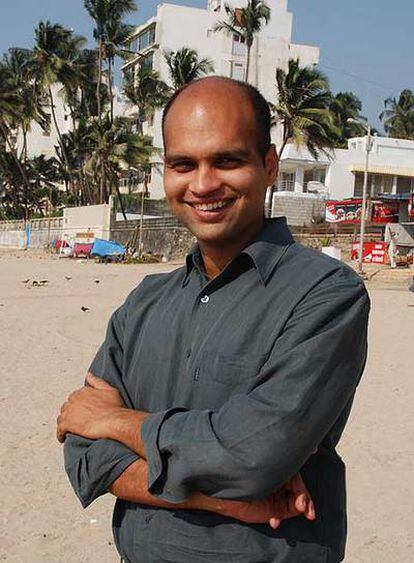 Aravind Adiga, fotografiado en Bombay.