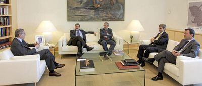 De izquierda a derecha, Gallardón (PP), Lissavetsky (PSM), Pérez (IU), Ortega (UPyD) y Cobo (PP), en una reunión.