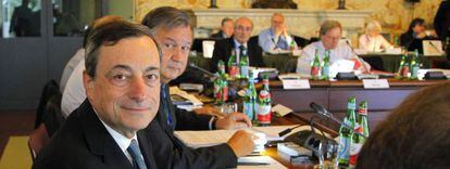 Mario Draghi, presidente del BCE, antes del comienzo de una reuni&oacute;n del Consejo de Gobierno del organismo
