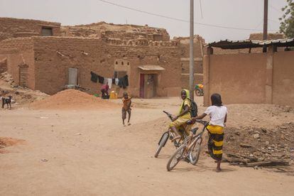 El barrio antiguo de Agadez también forma parte del patrimonio mundial y en él se respira una cierta desazón, a la vez que esperanza.