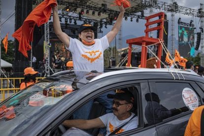 Simpatizantes del candidato de Movimiento Ciudadano a gobernador de Nuevo León, Samuel García, durante su cierre de campaña en Monterrey el 30 de mayo.
