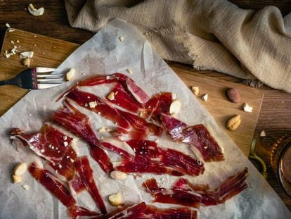 El mejor jamón 100% ibérico de bellota en lonchas cuesta menos de 20 euros (80 gramos), según la OCU