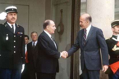  Mitterrand y Giscard, en el palacio del Elíseo en 1983. 