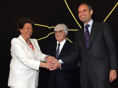 Rita Barber&aacute;, Bernie Ecclestone y Francisco Camps, en la presentaci&oacute;n del circuito de la F-1 en Valencia, en mayo de 2007.