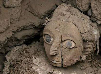 Una de las máscaras funerarias descubiertas la pasada semana en Lima y que ha sido bautizada como la Señora de la Máscara