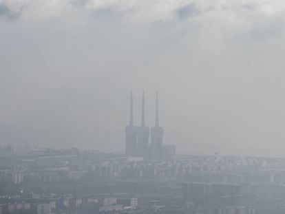 Contaminación sobre Barcelona, en una imagen de 2017.