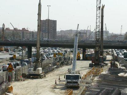 Obras en una v&iacute;a p&uacute;blica de Madrid