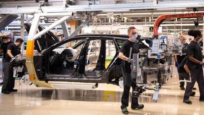 Trabajadores en la fábrica de Seat en Martorell (Barcelona). 
 
