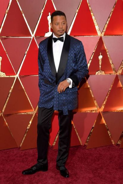 El actor Terrence Howard escogió un traje que parecía un albornoz. El color azul satén y atado por la cintura fue indiscutiblemente uno de los peores desaciertos sobre la alfombra roja.