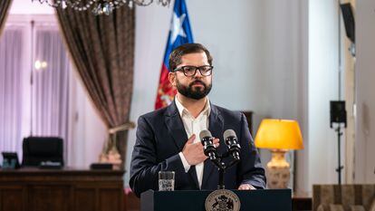 El presidente de Chile, Gabriel Boric, da un mensaje a los chilenos tras el triunfo al rechazo a la nueva Constitución en el referéndum celebrado el domingo.