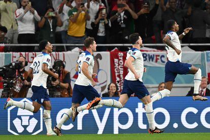 El delantero Marcus Rashford celebra su primer gol en el mundial con la selección inglesa. (Photo by ANDREJ ISAKOVIC / AFP)