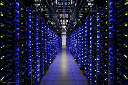 Fila de servidores en la sede de Google, en el condado de Douglas, Georgia (Estados Unidos). / GOOGLE