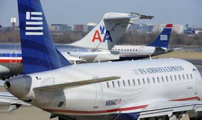 Aviones de US Airways y American Airlines en el aeropuerto de Arlington (EE UU)