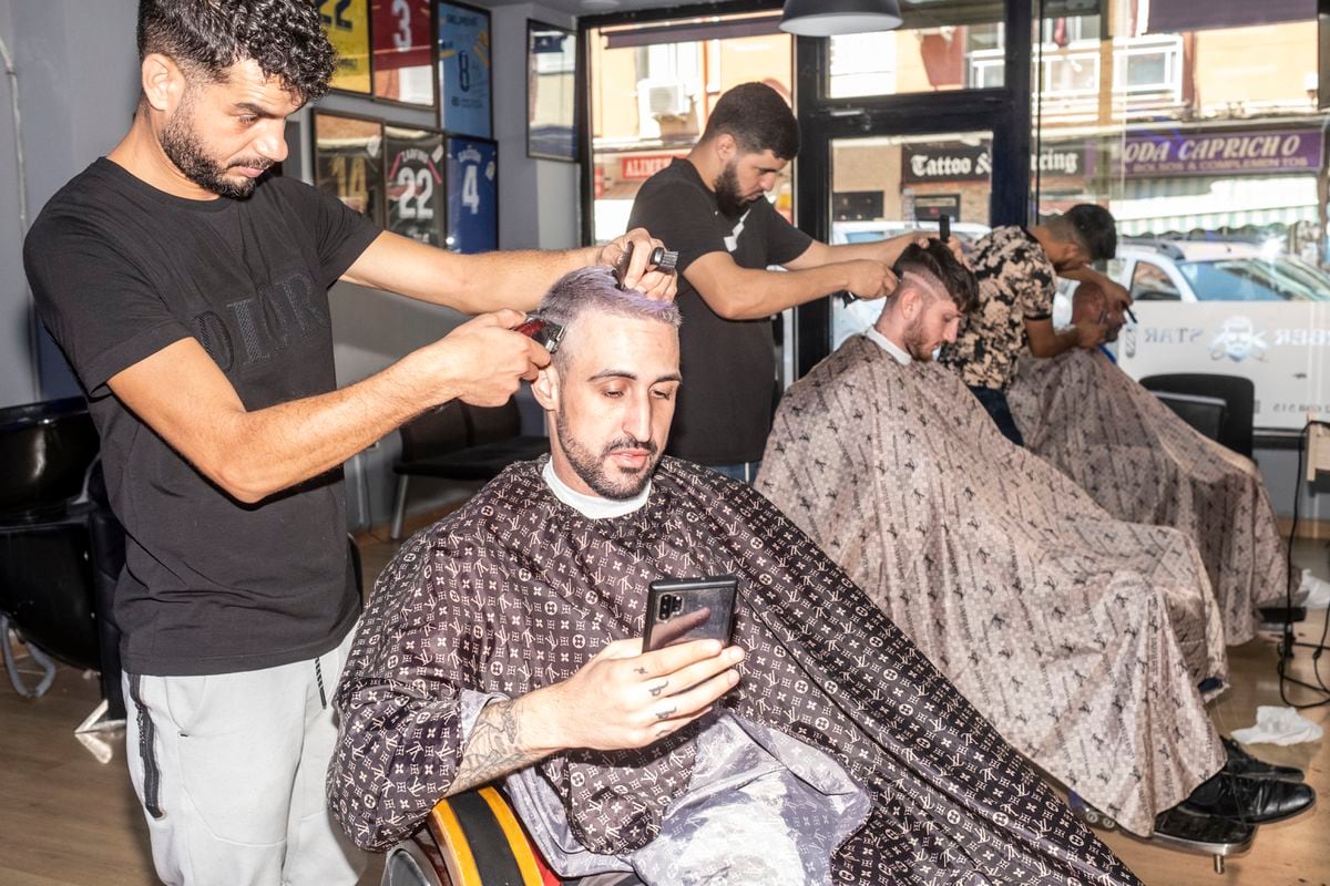 Sexta-feira à tarde hora do rush na barbearia |  Madri