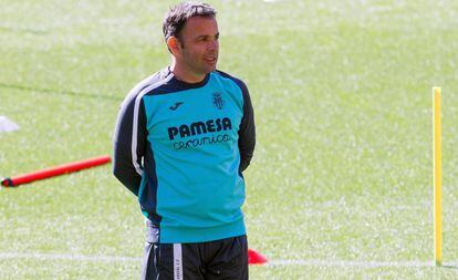 Javier Calleja, durante un entrenamiento del Villarreal el pasado mes de abril.