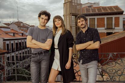 Miki Esparbé, Irene Arcos y Raúl Arévalo, en la azotea de El Pavón Teatro Kamikaze.
