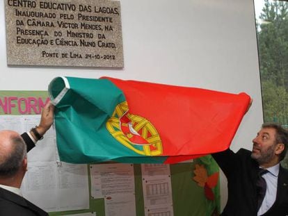 Nuno Crato inaugura una escuela en su etapa de ministro de Educaci&oacute;n.