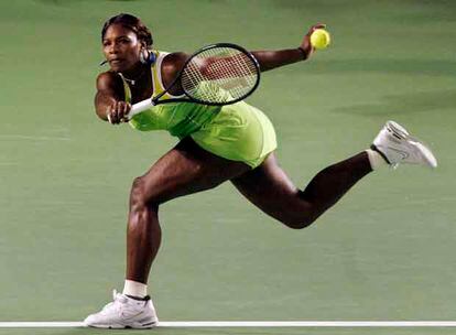 Serena Williams, durante el partido de ayer.