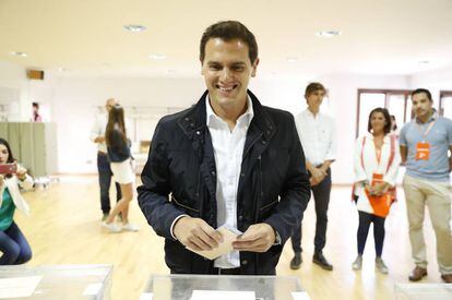 El líder de Ciudadanos, Albert Rivera, ha pedido este domingo a los españoles que le votaron el pasado 28 de abril un "cheque de confianza" para reeditar el "éxito" conseguido por su partido en las elecciones generales,