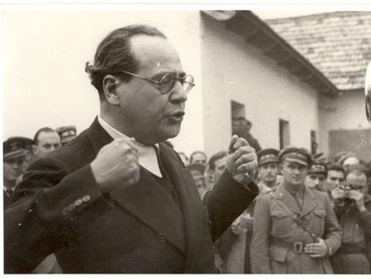 Juan Negrín, durante una visita al frente del Ebro en 1938. Archivo Fundación Juan Negrín.
