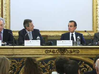 Desde la izquierda, Alfredo Bonet, director Internacional de la Cámara de España; Carlos Prieto, de la Cámara de Madrid; Mohammed Jaham al Kuwari, embajador de Qatar; y Yousuf Mohamed Al-Jaida, consejero delegado de QFC Authority.