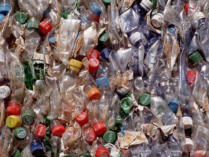 Colgate, Inditex, Pepsico, Unilever... Más de 100 empresas prometen eliminar el plástico en 2025