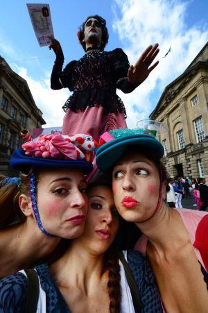 Espectáculos callejeros en el festival de Edimburgo.
