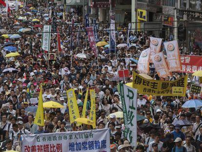 Decenas de miles de manifestantes se sumaron a la tradicional marcha del 1 de julio.