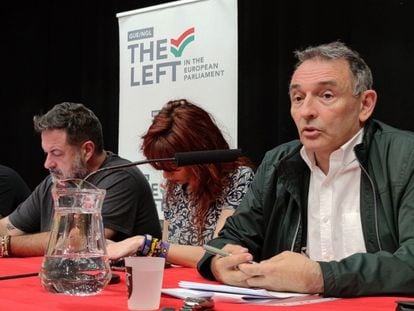 Desde la derecha, Enrique Santiago, líder del PCE; Marta Martín, responsable de Latinoamérica del partido; y el eurodiputado de Unidas Podemos Manuel Pineda.