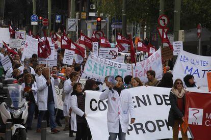 Protesta de médicos en Terrassa (Barcelona) en noviembre de este año.
