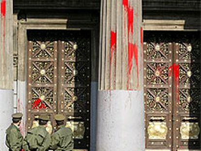 La fachada de la Corte Suprema de Chile, con las manchas de la pintura arrojada por los manifestantes.