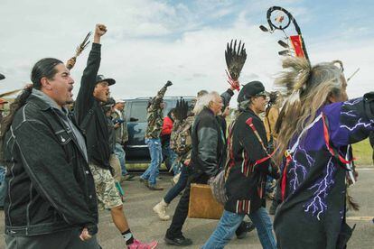 Protesta por la construcción de un oleoducto junto la reserva sioux de Dakota del Norte.