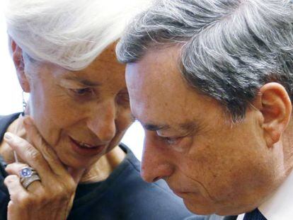 Christine Lagarde junto a Mario Draghi