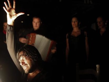 El bailarín y coreógrafo Rafael Amargo durante su actuación este jueves en la inauguración de la sede de San Sebastián 2016.