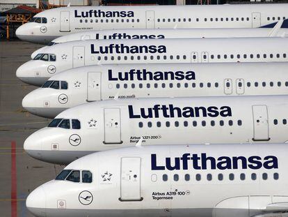 Aviones de la compañía aérea Lufthansa en el aeropuerto de Fráncfort, en una imagen de 2014 .