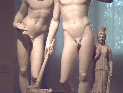 Estatua de los gemelos Castor y Polux (Dioscuros), representación simbólica de la galaxia Géminis, en el museo del Prado.