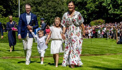 Victoria, Daniel, Estela y Oscar de Suecia, es las celebraciones por el 42º cumpleaños de la princesa, en Borgholm, Suecia, el 14 de julio.