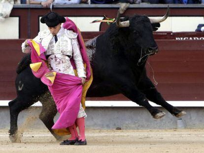 El torero Gonzalo Caballero, en la tercera corrida de la Feria de Oto&ntilde;o de Las Ventas.