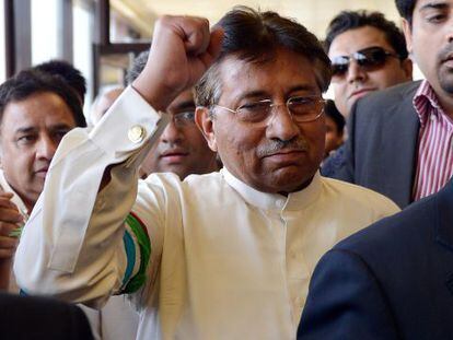 El expresidente Musharraf a su llegada a Pakist&aacute;n este domingo.