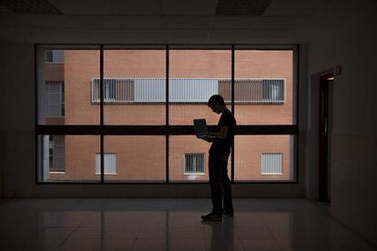 Un alumno de Informática, en la Universidad de Sevilla.