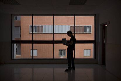 Un alumno de Informática, en la Universidad de Sevilla.