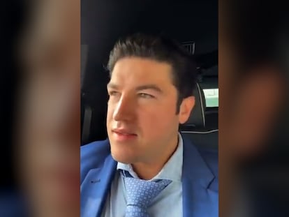 Samuel García se enreda con los números: “Si tú vas en tu carro y le pisas a 100 kilómetros por hora te puedes echar hora y media”