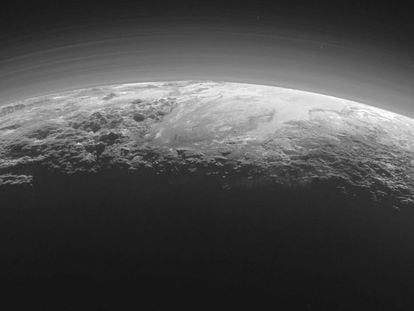 Así son las montañas y arroyos de Plutón