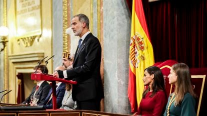 El rey Felipe se dirige a las Cortes durante la apertura de la XV Legislatura. 