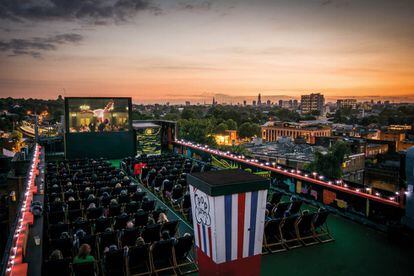Este verano, el Rooftop Cinema Club ha cambiado las proyecciones en azoteas de la ciudad por autocine en Alexandra Palace.