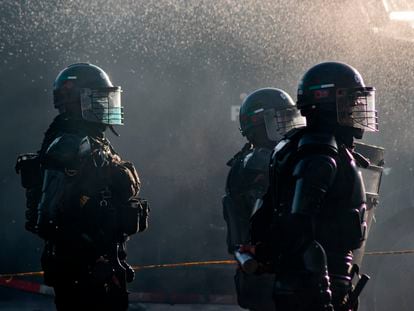 Elementos del Escuadrón Móvil Antidisturbios durante una manifestación en Medellín, en 2021.